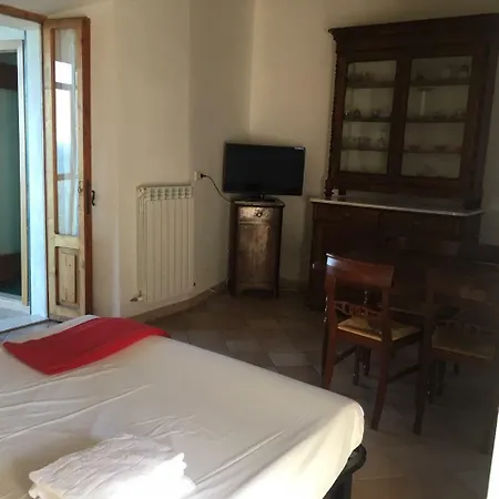 شقة Via Urbani 10 *